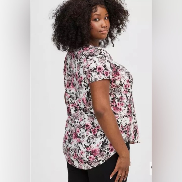 Torrid Tshirt - Heritage Slub V-Neck Floral Pocket Tee, Size 3 (22-24) NWT - Picture 5 of 7